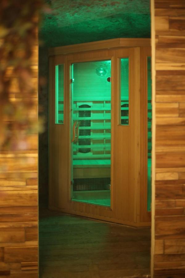 La Montrieuse, Chambre Individuelle Avec Sauna Et Baignoire Spa Naveil Exterior foto